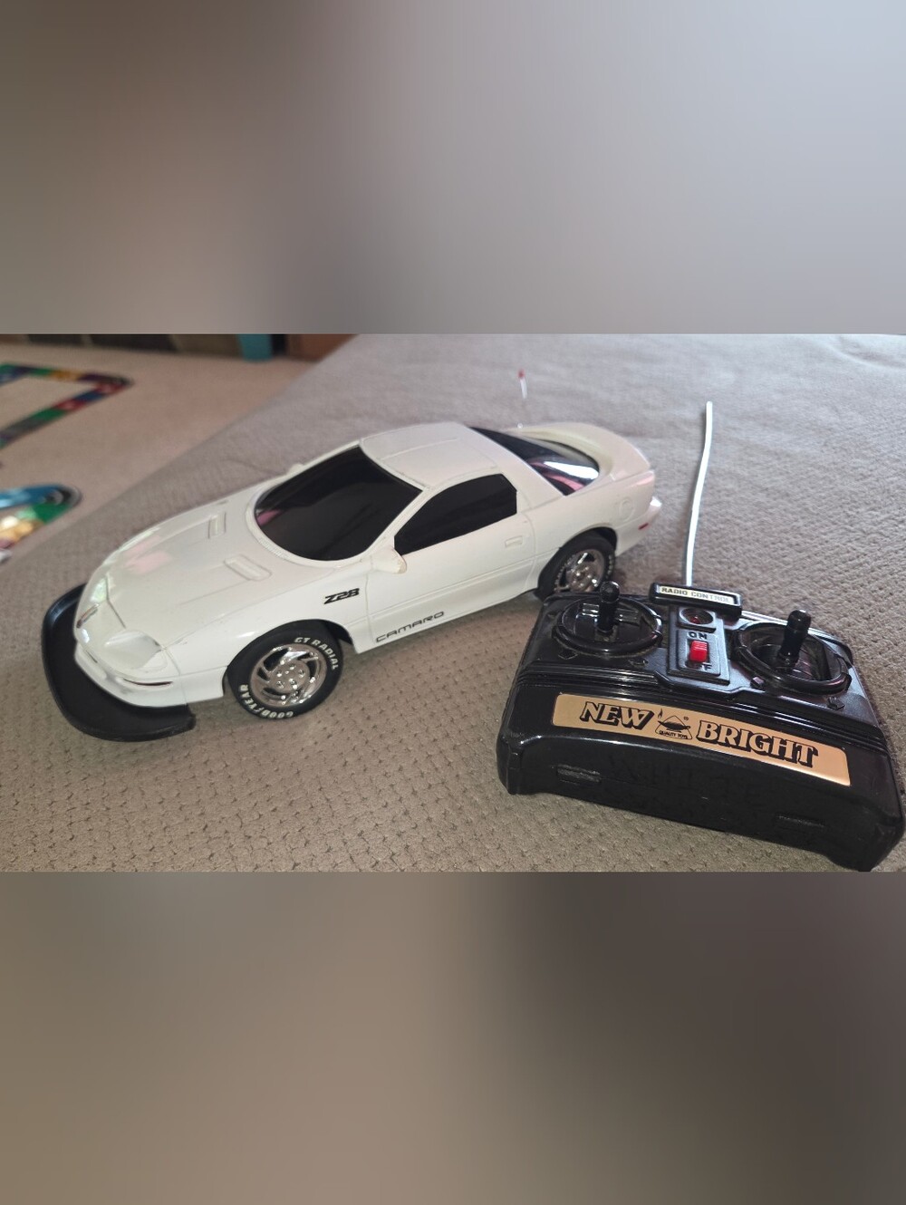 VINTAGE 1995 NEW BRIGHT CAMARO Z28 REMOTE CONTROL CAR 1/16 SCALE White